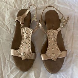 Gold aerosoles sandal